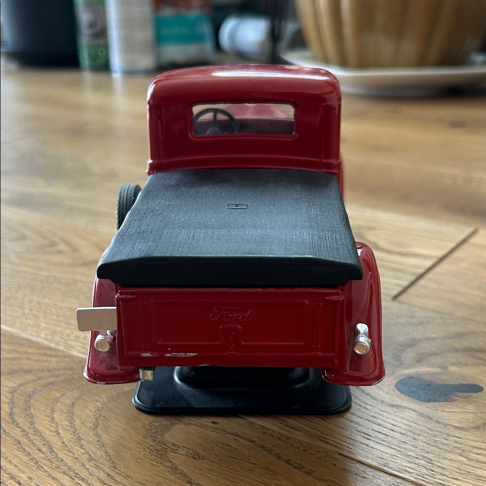 Vintage 1934 plate v8 Red Model FORD Truck - Picture 6 of 15